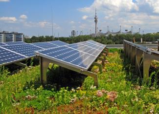 The combination of solar energy system and green roof achieves clear synergy effects. Green roof with photovoltaics